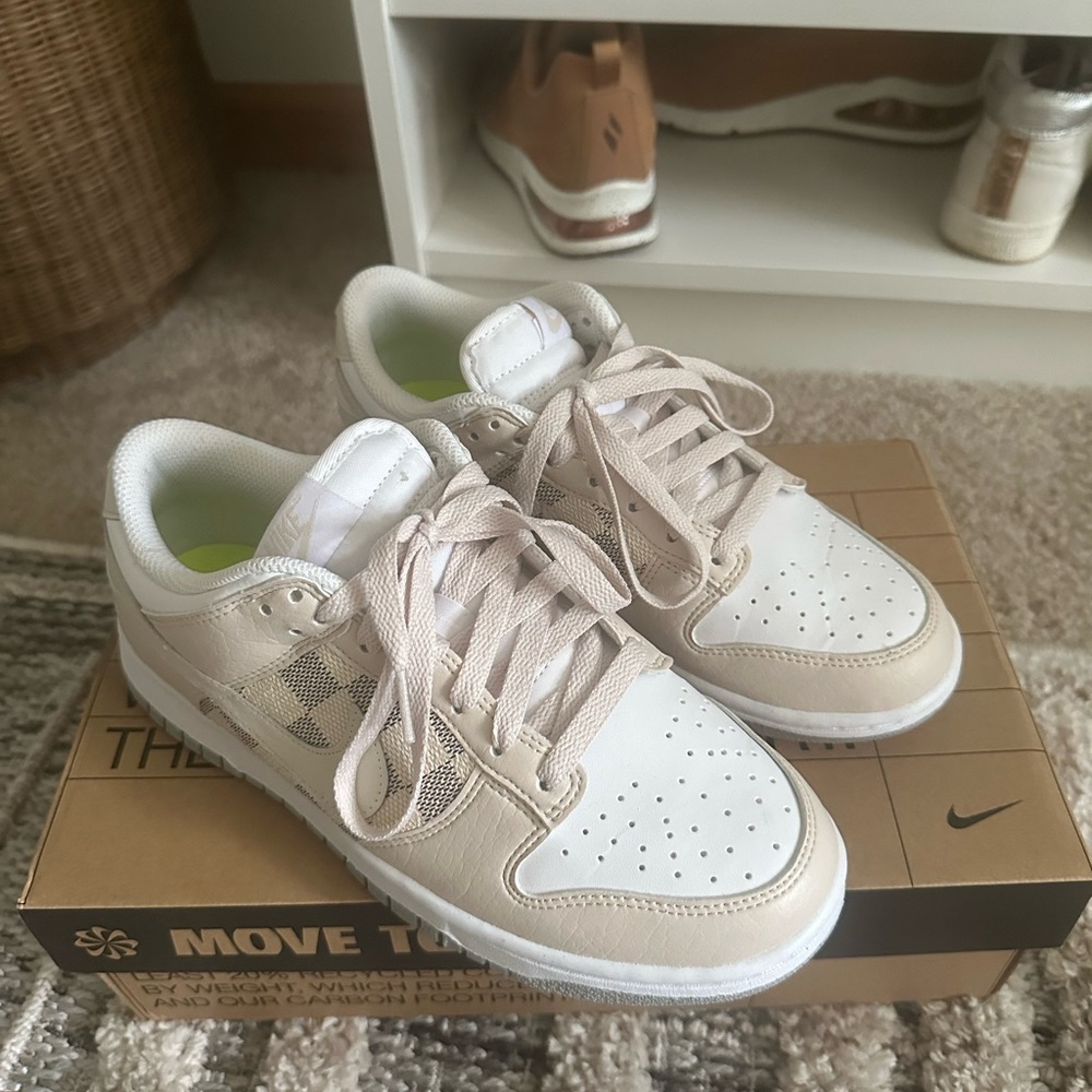 Nike W Dunk Low Next Nature (white/lt orewood brown) size w7.5